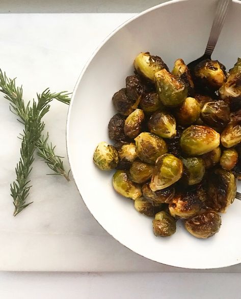 Caramelized Brussels Sprouts Salad For Lunch, Eat A Lot, Baking Blog, Thanksgiving Sides, Lunch Salads, Brussels Sprouts, Real Food, Brussel Sprouts, Thanksgiving Recipes