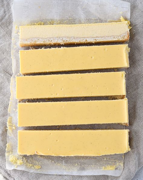 Easy Cheesecake Bars with Lemon Shortbread Crust Sheet Pan Cheesecake, Chocolate Chip Recipes Easy, Easy Cheesecake Bars, Shortbread Cheesecake, Cheesecake Bars Recipes Easy, Strawberry Cheesecake Bars Recipes, Pan Cheesecake, Cheesecake Bars Easy, Chocolate Chip Cheesecake Bars