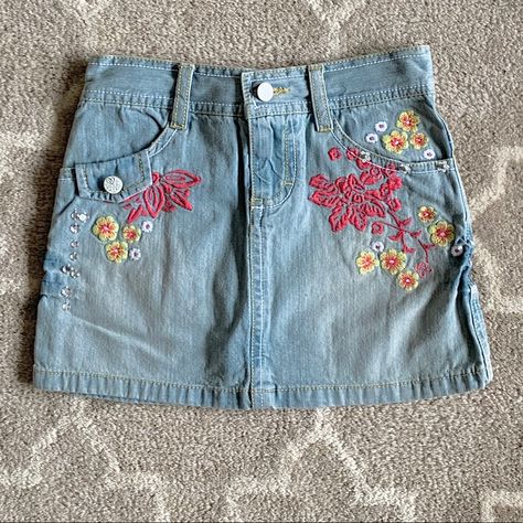 New Confetti Skirt. Made Of A Lighter Denim To Wear During Summer. Custom Jean Skirt, Jean Skirt Outfits Summer, Clothing Collage, Embroidered Denim Skirt, Summer Core, 2000s Party, Jean Skirt Outfits, Romanticising Life, Colorful Skirts