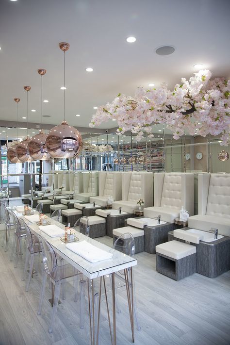 Nail Bar, inspiration for Sol Beauty Co. Cerritos Ca Instagrammable Nail Salon, Nail Spa Design Interior, Nail Interior Design Ideas, Spa Bar Ideas, Nail Salon Aesthetic Vintage, Elegant Nail Salon Decor, Nail Salon Design Ideas Style, Nail Bar Design Interiors, Nail Studio Inspiration