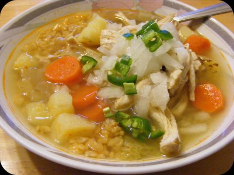 Susy en la Cocina-Kitchen: Caldo de pollo con arroz – Chicken soup with rice Mexican Chicken And Rice Soup, Arroz Recipe, Chicken Soup With Rice, Caldo Recipe, Nicaraguan Food, Soup With Rice, Mexican Chicken And Rice, Chicken Rice Soup, Mexican Soup