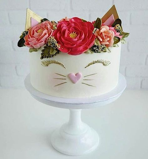 Sunday Sweets Goes Crazy Cat Lady — Cake Wrecks Cat Lady Cake, Crazy Cat Lady Cake, Golden Chocolate, Lady Cake, Cake Pretty, Party Cat, Cake Wrecks, White Buttercream, Kitten Birthday