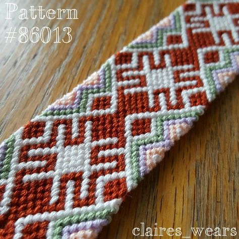 Brazilian Bracelet, Big Bracelets, String Bracelet Patterns, Macrame Bracelet Patterns, Thread Necklace, Chevron Bracelet, Bracelets Handmade Diy, Crochet Tapestry, Macrame Bracelets