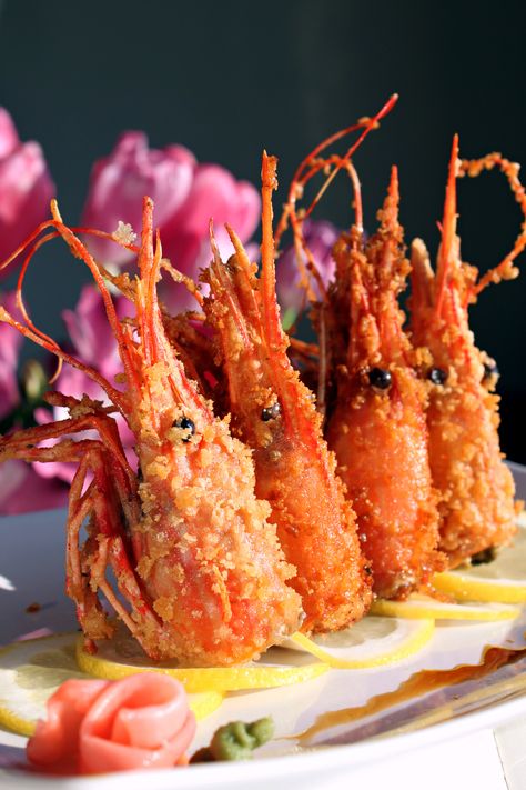 Spot Prawn - deep fried heads Shrimp Christmas, Chef Table, Menu Project, Spot Prawns, Grilled Kabob Recipes, Prawns Fry, Seafood Lunch, Grilling Recipes Sides, Food Project