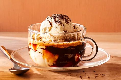 Affogato Recipe Coffee Ice Cream Dessert, Affogato Recipe, Italian Ice Cream, Bacon Appetizers, Ice Wine, Delicious Appetizer Recipes, Special Desserts, Wine Desserts, Ice Cream Treats