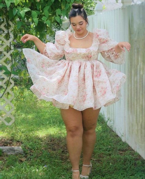 Streets and alleyways, forests and fields. Business Casual Plus Size, Plus Size Club Dress, Plus Size Country, Plus Size Cottagecore, Plus Size Club, Plus Size Posing, Plus Size Fashionista, Fashion Nova Curve, Country Clothing