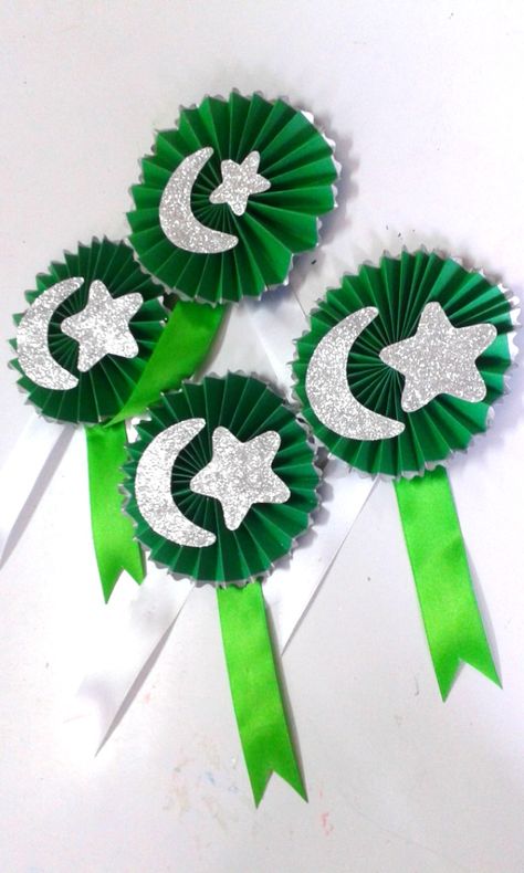 Independence Day Badge, Pakistan Day 23 March, August Decor, Playgroup Activities, Cd Crafts Diy, Independence Day Activities, Pakistan Art, 14th August, Pakistan Day