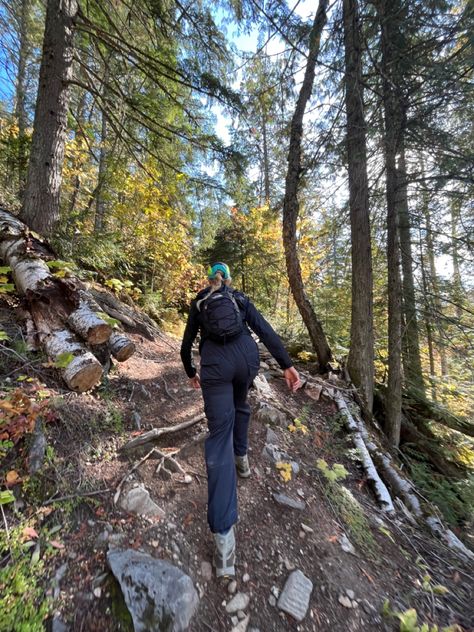 #hiking #fitness #speedy #revelstoke #mountains #thegoodlife Day Hike Aesthetic, Midwest Hiking, Hiking Uk, Girls Hiking, Hiking Fitness, Hiking Girl, Hiking Pics, Hiking Photography, Hiking Aesthetic