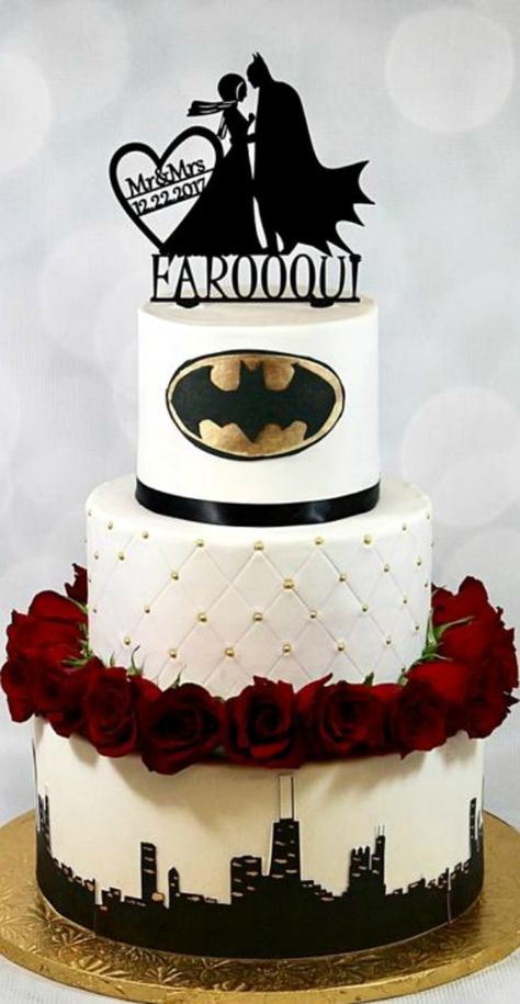 Batman Wedding Cake Batman Wedding Theme, Batman Wedding Cake, Batman Wedding Cakes, Rhinestone Wedding Cake, Marvel Wedding, Batman Wedding, Superhero Wedding, Geeky Wedding, Batman Cake