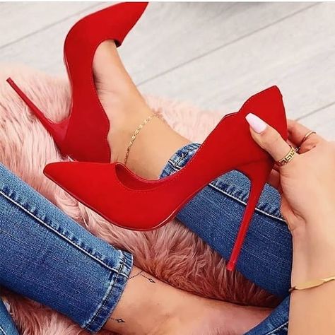 Red,pink or Black one❤️💜🖤 Via @luxeladyshop.official Folow @alfashionstar Check Out My Bio Link For Amazing shoes Fancy High Heels, Hak Tinggi, Cute High Heels, Beautiful High Heels, Heels High, High Heels Shoes, Cute Heels, Fashion High Heels, Perfect Shoes