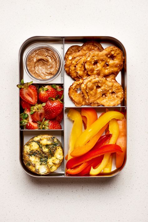 10 Quick and Easy Lunch Ideas Under 400 Calories — A Lunch Box for Everyone 400 Calorie Lunch, 400 Calorie Lunches, Quick And Easy Lunch Ideas, 400 Calorie Meals, Easy Lunch Boxes, Easy Lunch Ideas, Healthy School Lunches, Resep Diet, Quick Lunch