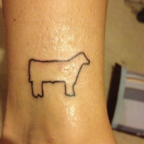 Thinking about getting this somewhere. But smaller and black Simple Cow Tattoo, Cattle Tattoo, Bff Tats, Tattoo Cute, Cow Tattoo, Hoof Print, Western Tattoos, The Girl With The Dragon Tattoo, Ring Tattoos