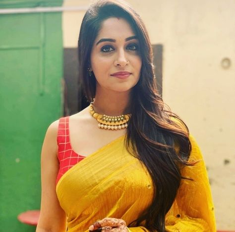 Deepika Kakkar, Dipika Kakkar, Long Indian Hair, Indian Wedding Fashion, Beauty Face Women, Beauty Images, Beautiful Long Hair, Girls Dp, Beautiful Smile Women