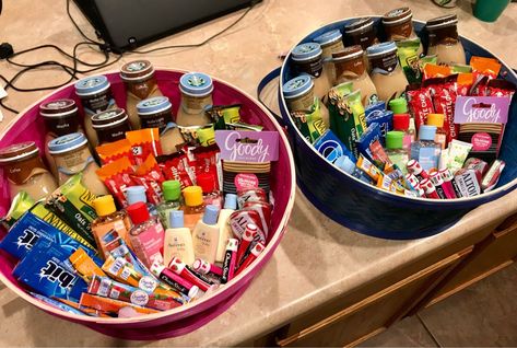 Baskets I put together for the L&D nurses/hospital staff! - Imgur Delivery Nurse Thank You Gift, Nurse Gifts Appreciation, Nurse Thank You Gift Labor, Gifts For Labor And Delivery Staff, Thank You Basket Ideas, Nurse Baskets, Nurses Basket, Snack Basket Ideas, Nurse Gifts Labor And Delivery