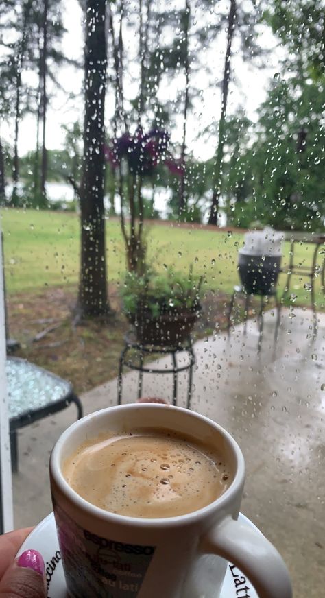 Rain Coffee, Good Morning Rainy Day, Comfy Aesthetic, Rain And Coffee, Rain Window, Cozy Rainy Day, Rainy Day Aesthetic, Instagram Ideas Post, Coffee Photography