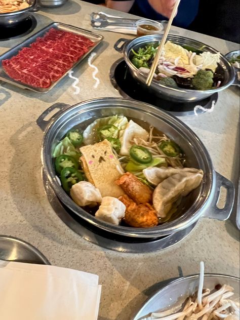 Shabu Shabu Aesthetic, Shabu Shabu Vegetables, Shabu Shabu Restaurant Interior, Chinese Hot Pot Aesthetic, Chinese Hotpot Restaurant, Shabu Shabu, Hot Pot, Dumplings, Nom Nom