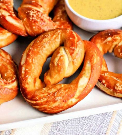 Easy soft pretzel recipe! Copycat How to Make Soft Pretzels like Auntie Anne's. Homemade chewy and salty pretzels baked in the oven. Auntie Anne’s Cinnamon Sugar Pretzel Recipe, Pretzel Recipe Auntie Annes, Annie Pretzels Copycat Recipes, Auntie Annes Pretzel Recipe Cinnamon Sugar, Pretzel Recipe Without Yeast, Soft Pretzels Recipe, Aunt Annies Pretzel Recipe, Auntie Annes Pretzel Recipe, Soft Pretzel Recipe Easy