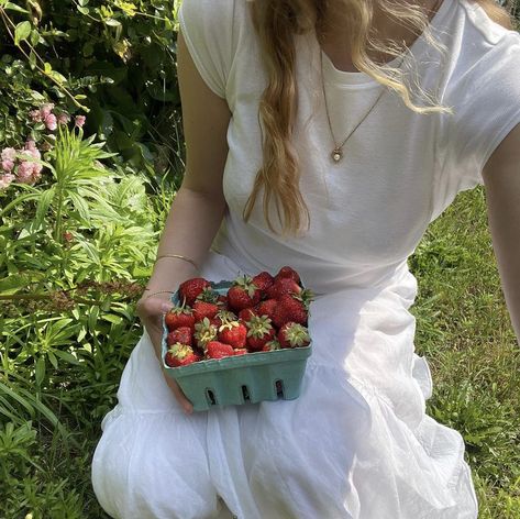 Countryside Lifestyle, Sophie Foster, Life Plans, Strawberry Summer, Pinterest Contest, Summer Wines, Grandma Core, Quiet Life, Country Side