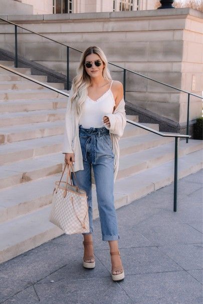 Paper Bag Jeans Outfit, Bag Jeans Outfit, Nude Flip Flops, Theatrical Romantic Style, Paperbag Jeans, Paper Bag Jeans, Forever 21 Outfits, Paper Bag Pants, Trend Outfits