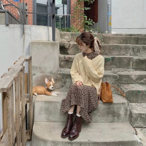 Fall Maxi Skirt Outfits, Fall Maxi Skirt, Flowy Maxi Skirt, Fall Maxi, Long Open Cardigan, 일본 패션, Best Winter Outfits, Maxi Skirt Outfits, Layered Sweater