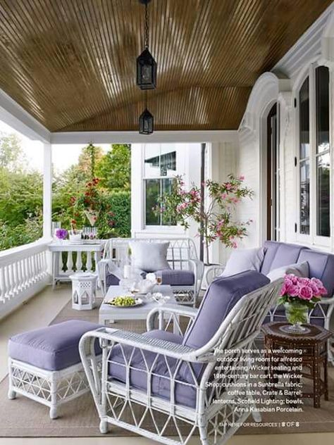 Pretty Porch Veranda Design, White Wicker Furniture, Porch Life, Porch Sitting, Country Porch, Porch And Balcony, Home Porch, White Wicker, Front Porch Decorating