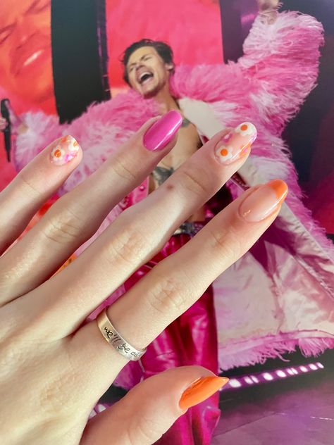 Harry Pleasing Nails, Subtle Harry Styles Nails, Harry Styles Pink Nails, Harry Styles Gel Nails, Pleasing Nail Polish Ideas, Harry Styles Concert Nail Ideas, Harry Styles Inspired Nails Acrylic, Nail Inspo Harry Styles, Harry Styles Nails Inspired Love On Tour