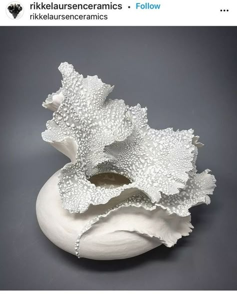 Diy Art Sculpture, Porcelain Sculpture Ceramics, Wave Vase, Coral Sculpture, Ceramic Sculpture Figurative, Ceramic Forms, Organic Sculpture, Organic Ceramics, Ceramic Art Sculpture