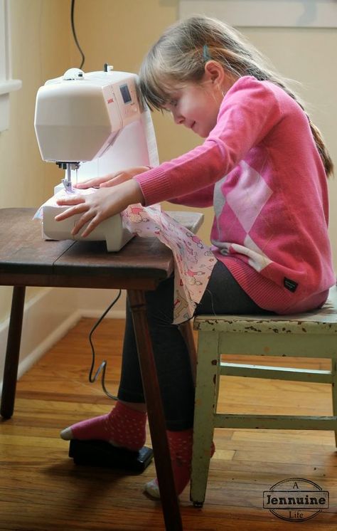 Teaching Kids To Sew, Homeschool Electives, Teaching Sewing, Simple Projects, Easy Lessons, Sewing School, Sewing 101, Kids Sewing, Beginner Sewing