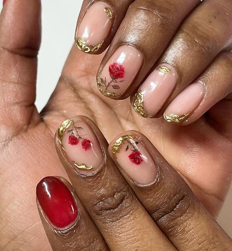 ~*Gilded*~ red rose mani for @sagestop 🌹 | Instagram Red Roses Nails, Gold Flower Nails, Leaf Nail Art Designs, Fall Leaf Nail Art, Rose Flower Nail Art, Red Wedding Nails, Rose Nail Design, Leaf Nail Art, Fall Leaves Nail Art