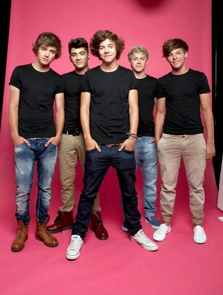 Thy r so hot One Direction 2011, Harry Styles 2011, One Direction Photoshoot, One Direction Music, Teenager Posts Girls, One Direction Images, One Direction Wallpaper, One Direction Harry Styles, One Direction Photos