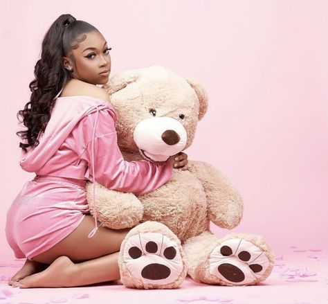 Girly Photoshoot Ideas, Pink Photoshoot Ideas, Pink Birthday Photoshoot, Valentines Shoot, Sweet 16 Outfits, Large Teddy Bear, Valentine Photo Shoot, Cute Birthday Pictures, Beautiful Photoshoot Ideas