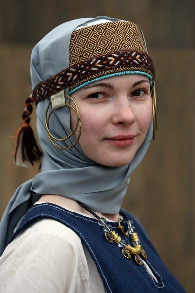 Women Of Culture, Cultural Headdress, Slavic Braids, Russian Braids, Russian Headdress, Temple Rings, Traditional Clothing Around The World, Culture Dress, Slavic Women