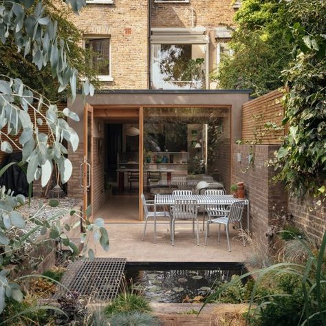 Nimtim Architects creates London home extension with walled garden Nimtim Architects, Victorian House Renovation, Small Seating Area, Timber Screens, Timber Slats, Reclaimed Brick, Wood Cladding, Walled Garden, London House