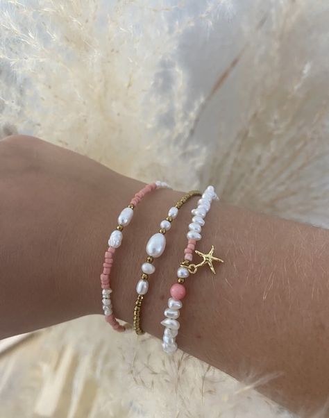 Beaded bracelets Pearl Bracelet Aesthetic, Bracelets With Beads, Jewellery Summer, Bracelets Summer, Summer Jewellery, Bracelet Inspo, Preppy Jewelry, Beads Bracelet Design, Jewelry Accessories Ideas