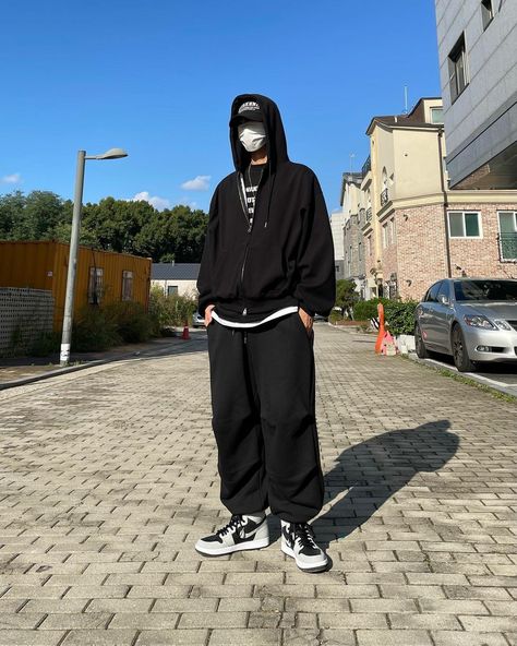 Black Oversized Tshirt Outfit, Baggy Hoodie Outfit, Korean Street Fashion Men, Oversize Outfit, Outfit Oversize, Streetwear Fits, Baggy Clothes, Street Style Outfits Men, Mens Outfit Inspiration