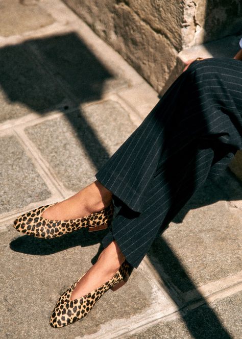 Sézane flat ballerinas in the spirit of the sacchetto, in leopard printed pony-effect leather. Leopard Print Shoes Outfit, Leopard Shoes Outfit, Wishlist Shoes, Pony Effect, Leopard Print Ballet Flats, Leopard Print Flats, Leopard Print Shoes, Flats Outfit, Ballerina Pumps