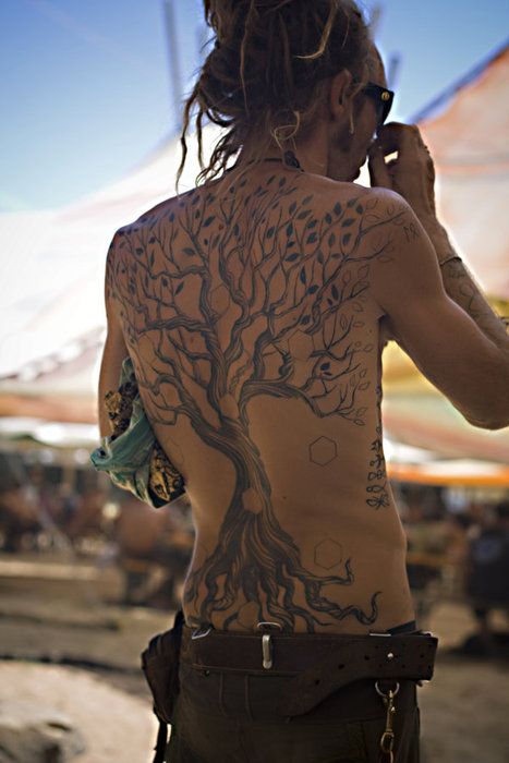 My goodness that tree is fabulous! I don't know that I'd ever want a back peice that extensive, but I really love the look of it. Bulldogge Tattoo, Tree Tattoo Back, Backpiece Tattoo, Tattoo Tree, Full Back Tattoos, Tree Tattoo Designs, Tree Of Life Tattoo, Tree Tattoo, Back Tattoos