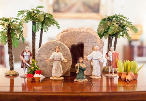 Easter Crèche- such a lovely way to remind you of what Easter is all about. Easter Creche, Easter Nativity, Easter Tomb, Christ Centered Easter, Resurrection Day, Resurrection Sunday, Easter Garden, Easter Story, Valentine Gifts For Husband