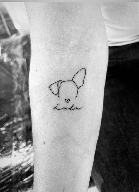 18 Minimalist Dog Tattoo Ideas: A Perfect Blend of Art and Adoration Tatoo Dog, Small Dog Tattoos, Dog Tattoo Ideas, Basic Tattoos, Small Pretty Tattoos, Výtvarné Reference, Tasteful Tattoos, Petite Tattoos, Tattoos Geometric