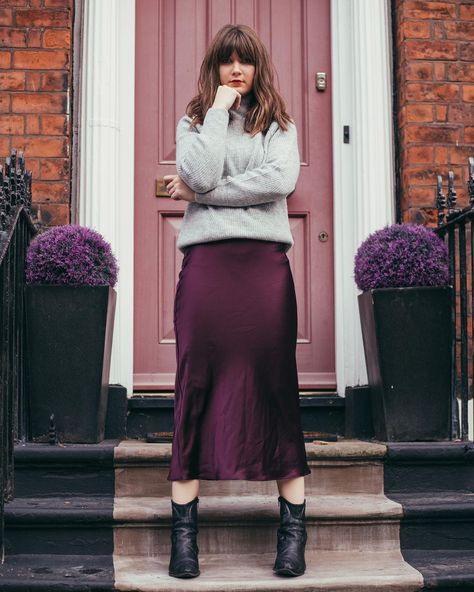 Daisy Speed on Instagram: “The @topshop satin skirt of dreams - I opted for the deep purple colour but I’m also eyeing up the navy 👀 #TopshopStyle #TopshopPartner” Purple Satin Midi Skirt Outfit, Purple Slip Skirt Outfit, Maroon Silk Skirt Outfit, Slip Skirt Outfit Ideas, Maroon Satin Skirt Outfit, Purple Silk Skirt Outfit, Purple Skirt Outfit Winter, Burgundy Satin Skirt Outfit, Purple Midi Skirt Outfit