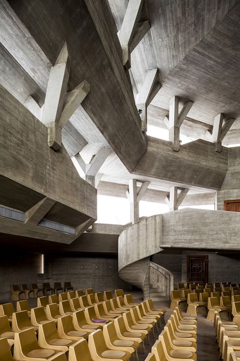 Mood Architecture, Brutalism Interior, Brutalist Furniture, Brutalist Interior, Communal Space, Sacral Architecture, Resurrection Of Christ, Architectural Concrete, Brutalism Architecture