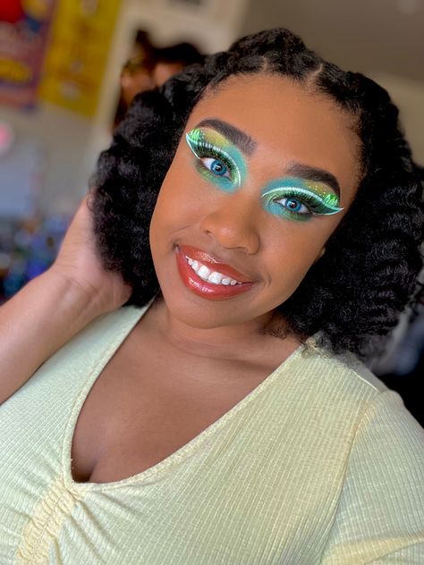 Tiana inspired makeup Princess Tiana Makeup, Tiana Makeup, Princess And The Frog, Princess Tiana, Inspired Makeup, The Frog, Makeup Inspiration, Makeup Looks, Makeup