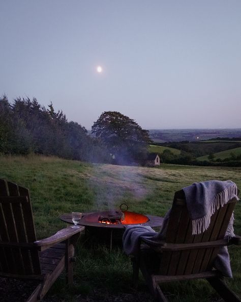 [Ad] “In order to understand the world, one has to turn away from it on occasion.” ~ Albert Camus Our camera roll from an off-grid escape with @restandwild.co in the stunning Exmoor National Park. We find its good for the soul to run away to the countryside every now and again and this trip was the perfect way to soak up the last days of Summer before autumn sets in If you’re craving a similar escape @restandwild.co have kindly shared a discount code for £50 off bookings, just save this -> ... I Know What You Did Last Summer Aesthetic, House In The Forest Aesthetic, One Day Aesthetic, Mountain House Aesthetic, Cozy Vibes Aesthetic, Forest Living, Countryside Aesthetic, Country Aesthetic, Forest Aesthetic