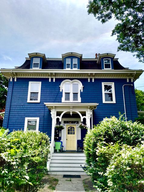 Jamaica Plain Boston, Georgian Interiors, Rainbow House, Shingle Style Homes, Virtual Walk, House Photography, Architectural Styles, Interesting Buildings, Lush Garden