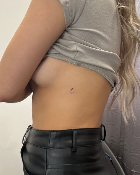 Rib Letter Tattoo, Rib Minimalist Tattoo, Initial Tattoo Hidden, Tiny Tattoo Initials, Mini Tattoos Ribs, Tiny Ribcage Tattoo, B Initial Tattoo Ideas, His Initials Tattoo, Small Tattoo Body Placement