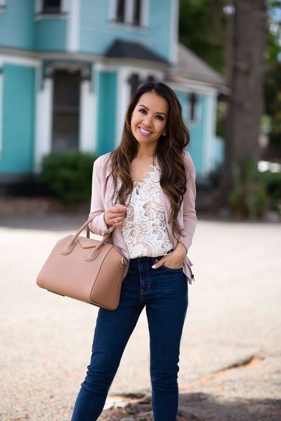 This is everything I love all in one outfit. A pretty lace top, pops of blush pink and an amazing pair of denim. I like that this outfit has a casual feel yet it's polished and well put together. Blush Jacket Outfit, Romantic Style Outfit Casual, Romantic Office, Romantic Style Outfit, Petite Wardrobe, Jacket Outfit Ideas, Romantic Minimalist, Stylish Office Wear, Kibbe Romantic