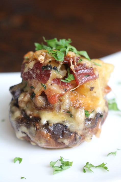 Best Stuffed Mushrooms, Braces Food, Portabella Mushrooms Recipes, Bacon Stuffed Mushrooms, Christmas Recipes Appetizers, Stuffed Portabella Mushrooms, Appetizer Ideas, Work Meals, Dinner Sides