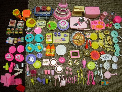 food                                                       … Cake Friends, Accessoires Barbie, Barbie Playsets, American Girl Doll Diy, Barbie Doll Set, Barbie Food, Barbie Sets, Barbie Doll Accessories, Barbie Kitchen