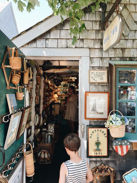 Nantucket | A Family Travel Guide » Homesong Nantucket Family Vacation, Nantucket Fall Aesthetic, Nantucket Travel Guide, Classic New England Style, New England Coastal Aesthetic, Nantucket Homes Exterior, Nantucket Fall, Nantucket Aesthetic, Cape Cod Aesthetic