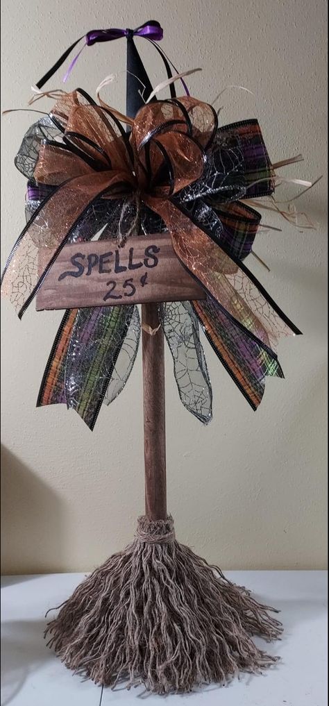 Witches Brooms, Halloween Party Craft, Halloween Food Decorations, Diy Party Crafts, Halloween Mesh Wreaths, Fall Decor Diy Crafts, Dollar Tree Halloween, Halloween Party Dinner, Halloween Witch Decorations